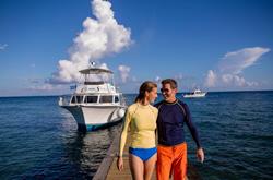 Cayman Islands Scuba Diving Holiday. Grand Cayman Dive Centre. Divers Return.